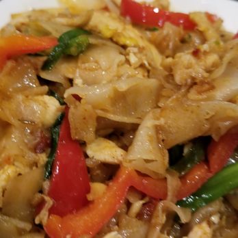 Rice By Mama - Drunken noodles, spice level 5. - Thai Near Me - Ventura, California