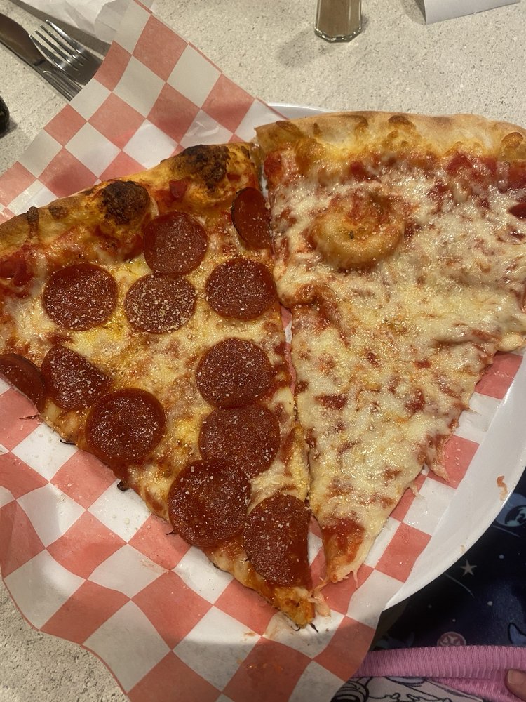 Food from Giuseppe's Pizzeria by Brothers