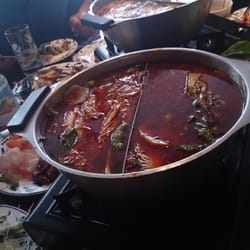 Rich Man - Feuertopf (im OG) mit sehr scharfer Suppe