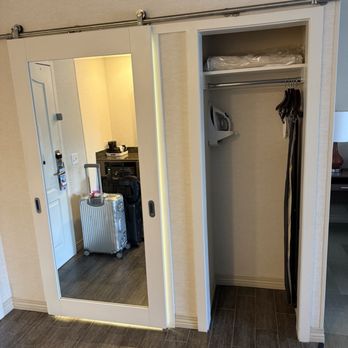Hampton Inn & Suites Camarillo - Small closet / slider entrance to bathroom - Hotels Near Me - Camarillo, California