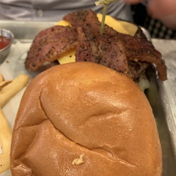 Table 23 - Burger with bacon - New American Near Me - Tallahassee, Florida Table 23 - Burger with bacon - New American Near Me - Tallahassee, Florida