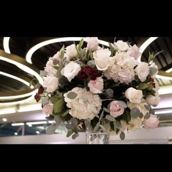 Lupita's Flowers - Center Piece - Florists Near Me - Los Angeles, California Lupita's Flowers - Center Piece - Florists Near Me - Los Angeles, California