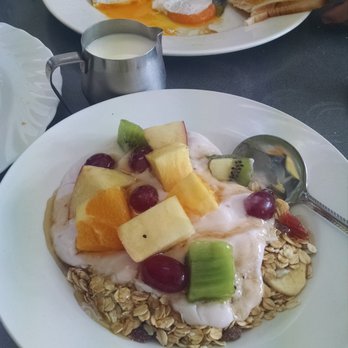 Ronnie's Cafe - Toasted museli bowl, with a small glimpse at the BIG breakfast - Coffee & Tea Near Me - Morrinsville, WKO