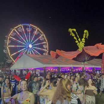 Huntington Bank Pavilion - Outdoor Movies Near Me - Chicago, Illinois