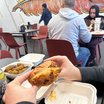 Fluffies Hot Chicken - Hackensack - Fluffies chicken sandwich no toppings just spicy sauce - Chicken Shop Near Me - Hackensack, New Jersey