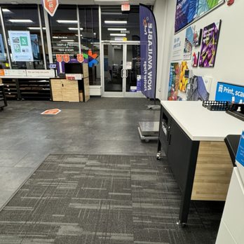 FedEx 店舗サイン Fedex sign hi-res stock photography and images - Alamy