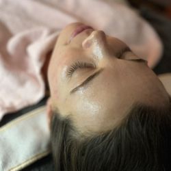 SkinHappy Studio - Skin Refresher Facial
Beautiful natural glow!
