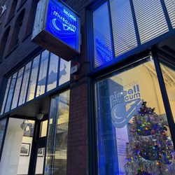 Seattle Pinball Museum - Outside