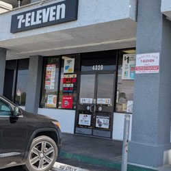 7-Eleven - Storefront