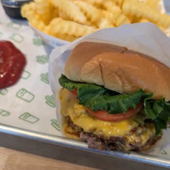 Shake Shack Jackson Heights - standard Shack burger - Fast Food Near Me - Jackson Heights, New York