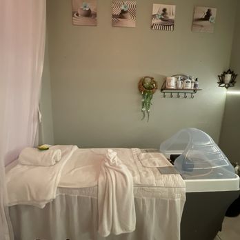 LeViann Nails Salon & Spa - Head spa bed - Nail Salons Near Me - Cypress, Texas