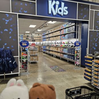 SKECHERS Warehouse Outlet - Children's department - Shoe Stores Near Me - Gardena, California