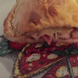Quick Pizza - Calzone mit Salami, Schinken und Champignons