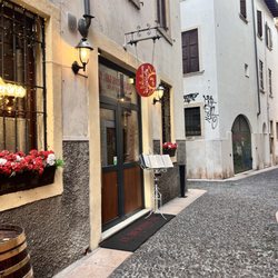 Osteria del Bugiardo - Front entrance
