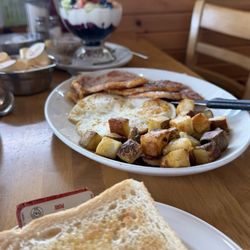 Trad breakkie with peameal.