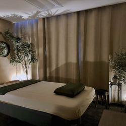 Emerald Healing Center - Massage room