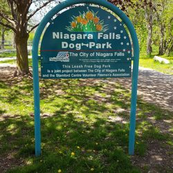 Niagara Falls Dog Park - Park sign