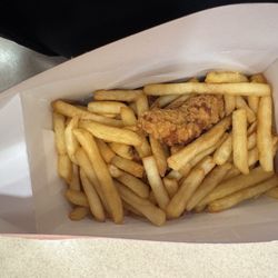 Roy Rogers - Chicken strip basket with fries