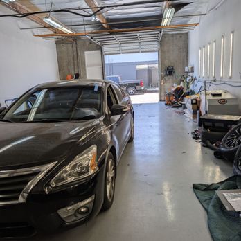 Denzo Auto Glass - View of the garage - Auto Glass Services Near Me - Irvine, California Denzo Auto Glass - View of the garage - Auto Glass Services Near Me - Irvine, California