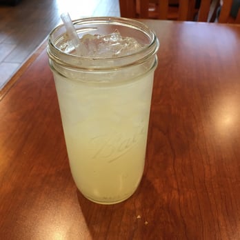 Kakaako Cafe - Lemonade served in a mason jar - Coffee & Tea Near Me - Honolulu, Hawaii