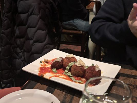 Wienstein & Gavino's by null