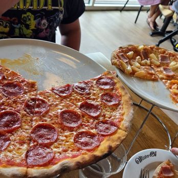 Mister O1 Extraordinary Pizza Turtle Creek - Pepperoni and Hawaiian - Pizza Near Me - Dallas, Texas Mister O1 Extraordinary Pizza Turtle Creek - Pepperoni and Hawaiian - Pizza Near Me - Dallas, Texas