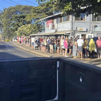 Papi’s Ohana - This is the line at 8am for cinnamon rolls. OMG - Pizza Near Me - Lahaina, Hawaii