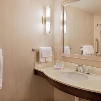 Hilton Garden Inn Bristol - Guest room bath - Hotels Near Me - Bristol, Virginia Hilton Garden Inn Bristol - Guest room bath - Hotels Near Me - Bristol, Virginia