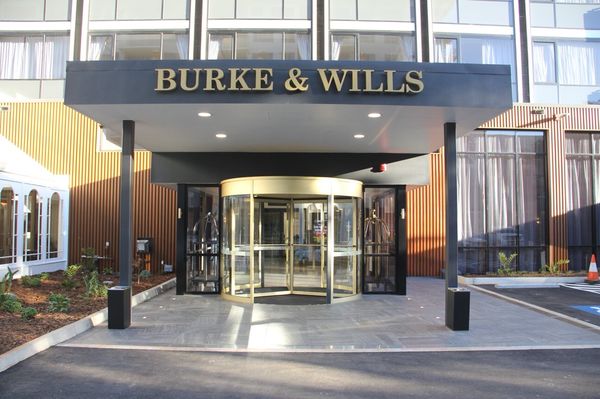 Burke & Wills Hotel by null