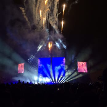 Rose Bowl Stadium - Capping off the night in style! - Stadiums & Arenas Near Me - Pasadena, California Rose Bowl Stadium - Capping off the night in style! - Stadiums & Arenas Near Me - Pasadena, California