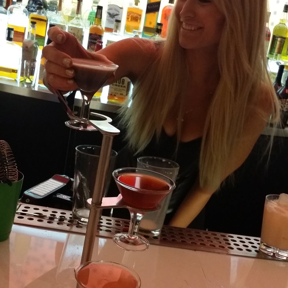 Gorgeous bartender :) Gorgeous bartender :)