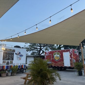 Bearded BBQ Maui - More seating and trucks - Food Trucks Near Me - Kahului, Hawaii
