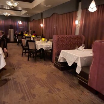 Ruth's Chris Steak House - the dining area - Steakhouses Near Me - Memphis, Tennessee