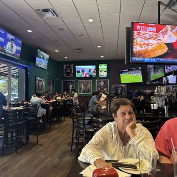 Duffy's Sports Grill - Lobby - Sports Bars Near Me - Miami, Florida Duffy's Sports Grill - Lobby - Sports Bars Near Me - Miami, Florida