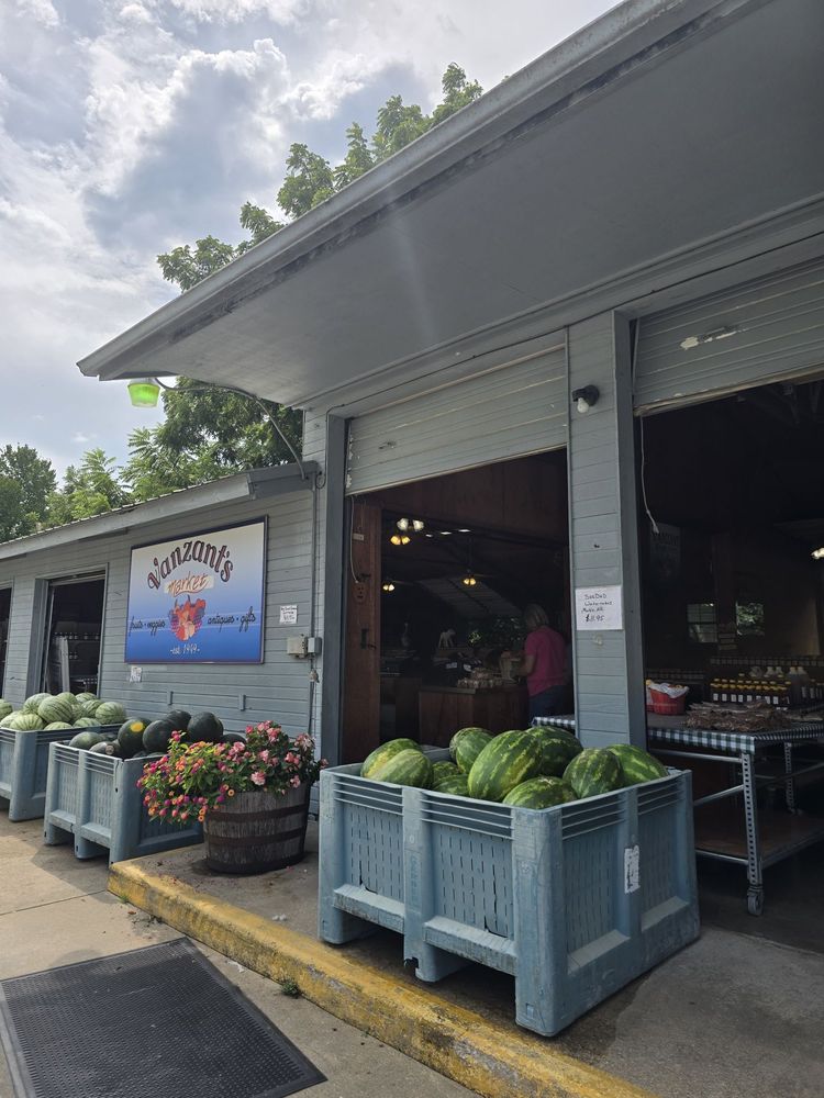 Vanzant Fruit Farms Logo