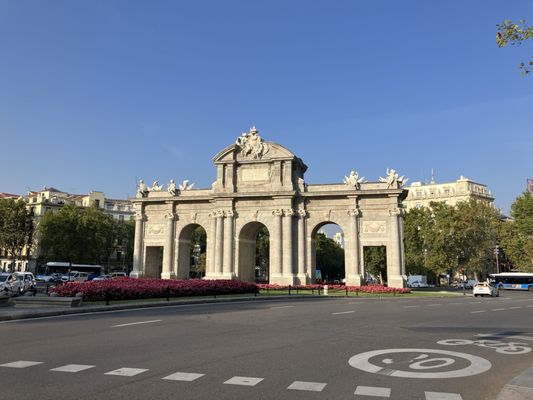 Puerta de Alcalá by null