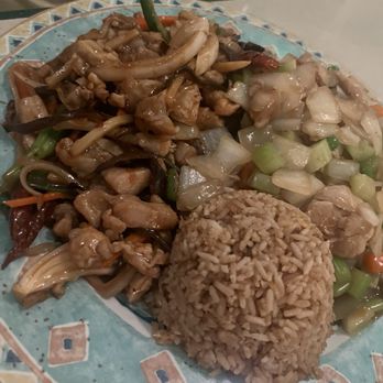 Golden Restaurant - Complete dinner. Seschuan chicken. - Chinese Near Me - Fresno, California Golden Restaurant - Complete dinner. Seschuan chicken. - Chinese Near Me - Fresno, California
