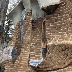 Ilan-Lael Tours - Brick walls