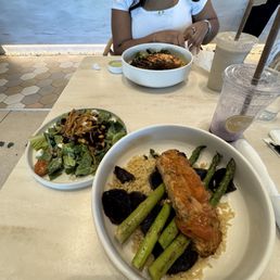 ROMESCO SALMON BOWL ROMESCO SALMON BOWL