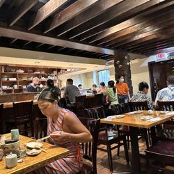 Sushi Izakaya Gaku - Interior