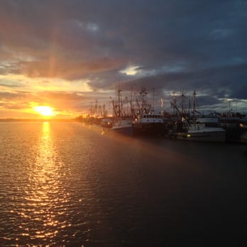 Garry Point Park - Sunset and fishing boats~ - Parks Near Me - Richmond, British Columbia Garry Point Park - Sunset and fishing boats~ - Parks Near Me - Richmond, British Columbia