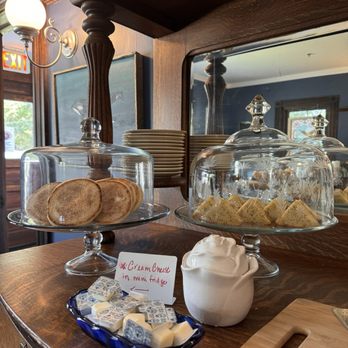 Admiral Dewey Inn - Continental Breakfast - Hotels Near Me - Wakefield, Rhode Island Admiral Dewey Inn - Continental Breakfast - Hotels Near Me - Wakefield, Rhode Island