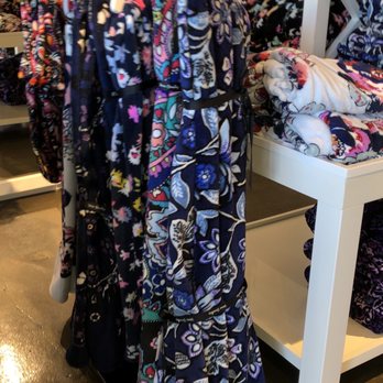 Vera Bradley - Blankets - Accessories Near Me - Waipahu, Hawaii Vera Bradley - Blankets - Accessories Near Me - Waipahu, Hawaii