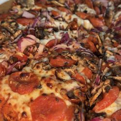 Pizza Zombie - Pepperoni mushroom red onions