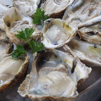 The Headless Widow - Oysters - Cocktail Bars Near Me - New York, New York