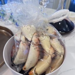 8 Colossal Stone Crabs 8 Colossal Stone Crabs