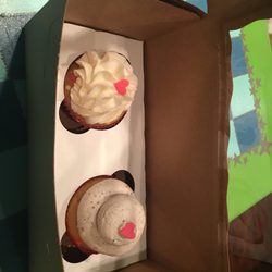 Jacquelyn's Bakeshop and Cafe - Vanilla cupcakes. One Oreo icing and vanilla buttercream