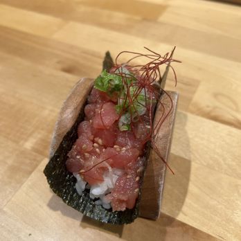 Sugo Hand Roll Bar - Hawaiian Poke Roll - Sushi Bars Near Me - Seattle, Washington