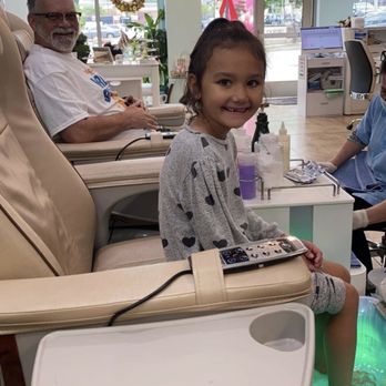 Bella Nail Spa - Granddaughter enjoying her day with me. - Nail Salons Near Me - Milwaukee, Wisconsin