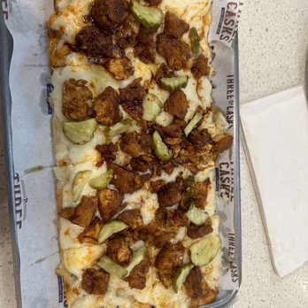 Three Casks - Nashville Hot chicken flatbread - American Near Me - Nashville, Tennessee Three Casks - Nashville Hot chicken flatbread - American Near Me - Nashville, Tennessee